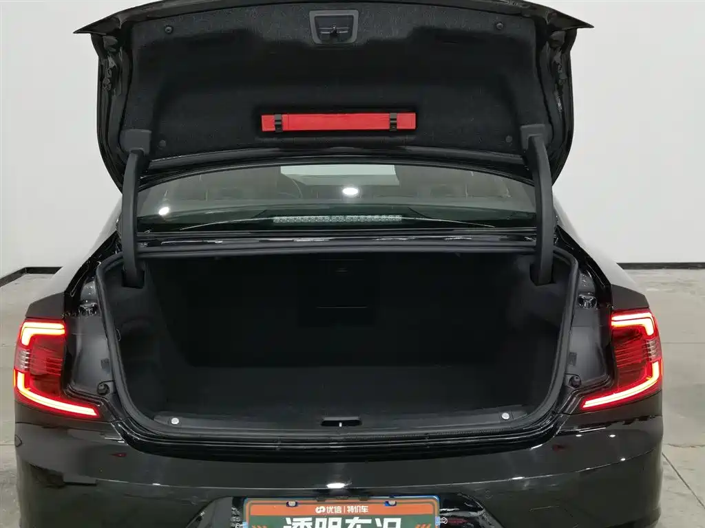 Volvo S90 2021 B5 Zhiyuan Luxury Edition купить на сайте DeffCars