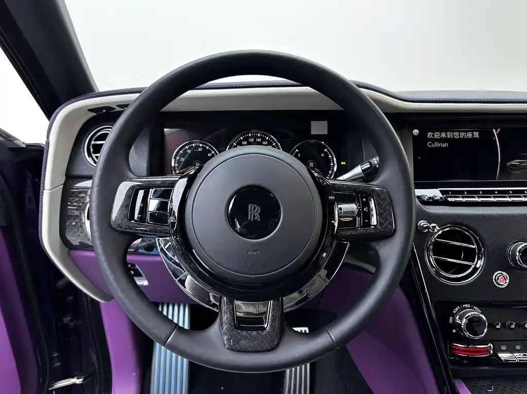 Cullinan 2020 Black Badge купить на сайте DeffCars