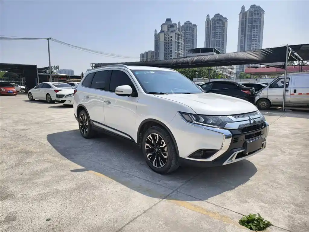Outlander 2020 2.4L four-wheel drive exclusive version, 5 seats купить на сайте DeffCars