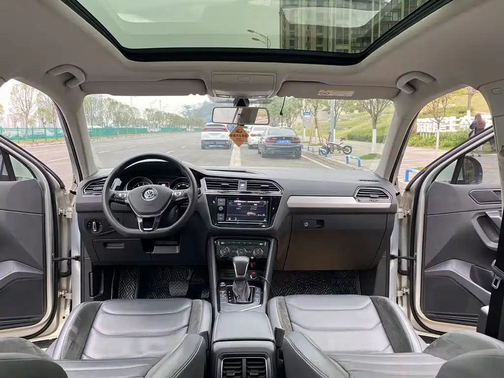 Tiguan L 2019 330TSI automatic two-wheel drive panoramic comfort version National VI купить на сайте DeffCars