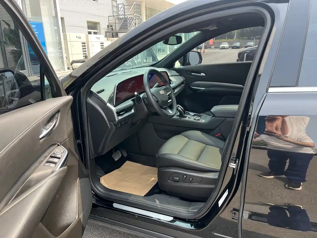 Cadillac XT4 2024 28T two-wheel drive luxury model купить на сайте DeffCars