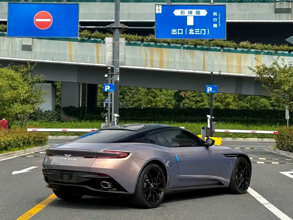 Aston Martin DB11 2022 4.0T V8 Coupe купить на сайте DeffCars