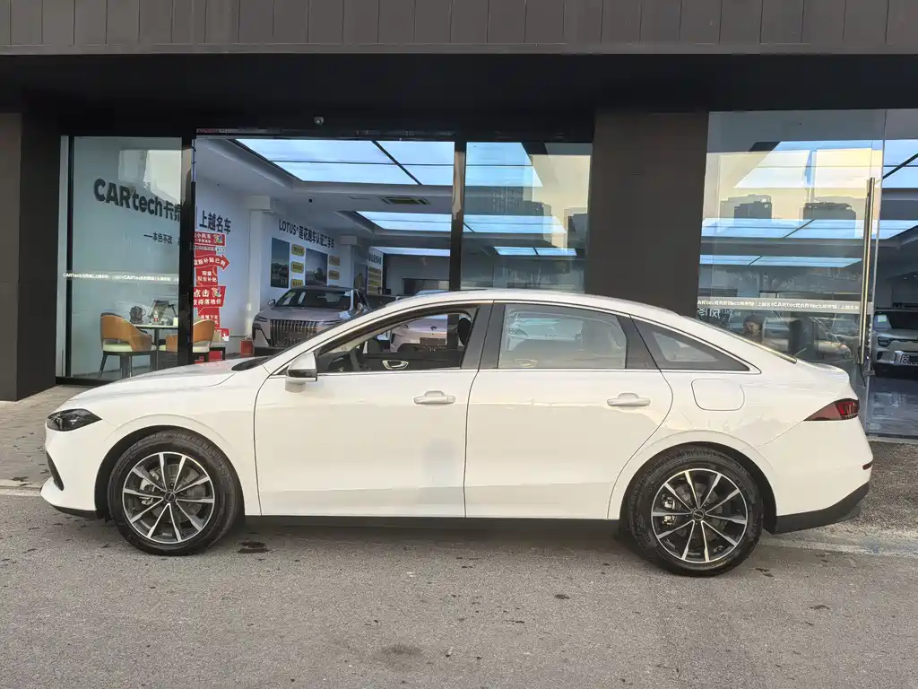 Roewe D7 2025 DMH 125km World Championship Edition купить на сайте DeffCars