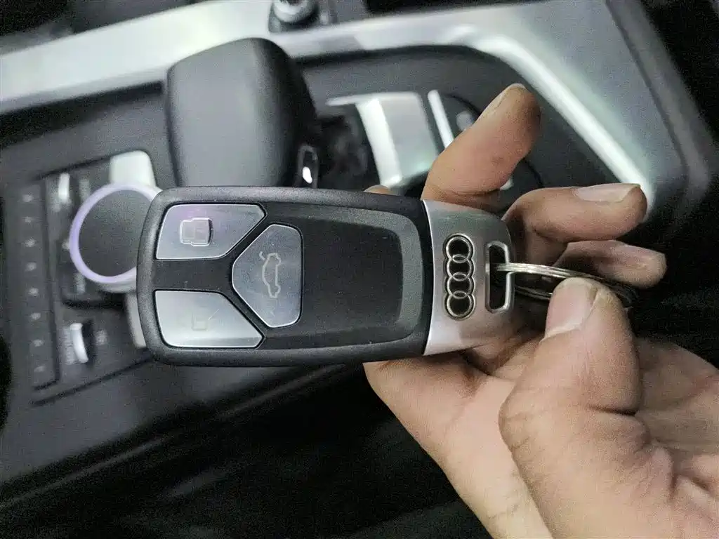 Audi A4L 2018 30th Anniversary Model 40 TFSI Fashion Model купить на сайте DeffCars