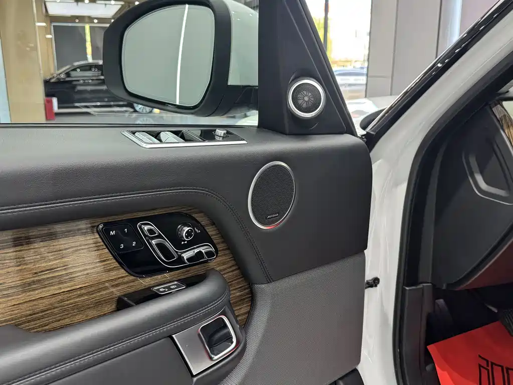 2019 Range Rover 3.0 SCV6 Legendary Edition купить на сайте DeffCars