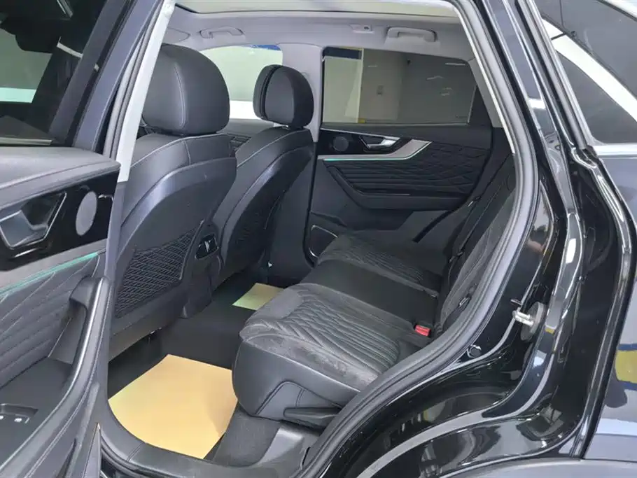 Hongqi HS5 2022 2.0T Zhilian Qixiang four-wheel drive version купить на сайте DeffCars