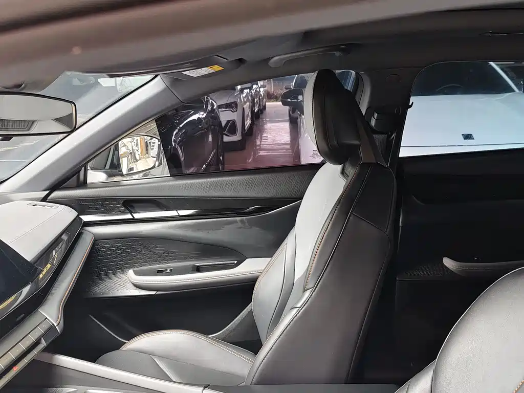 Changan UNI-V 2023 1.5T premium model купить на сайте DeffCars