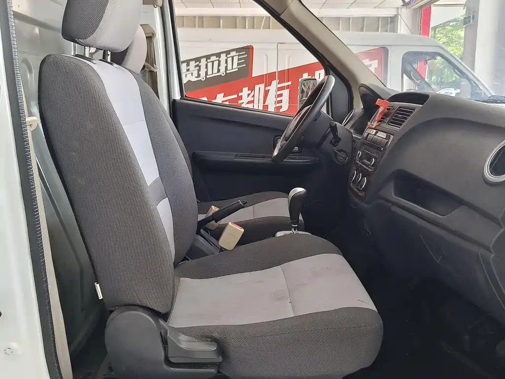 Changan Ruixing EM60 2021 pure electric van transporter 70kW купить на сайте DeffCars