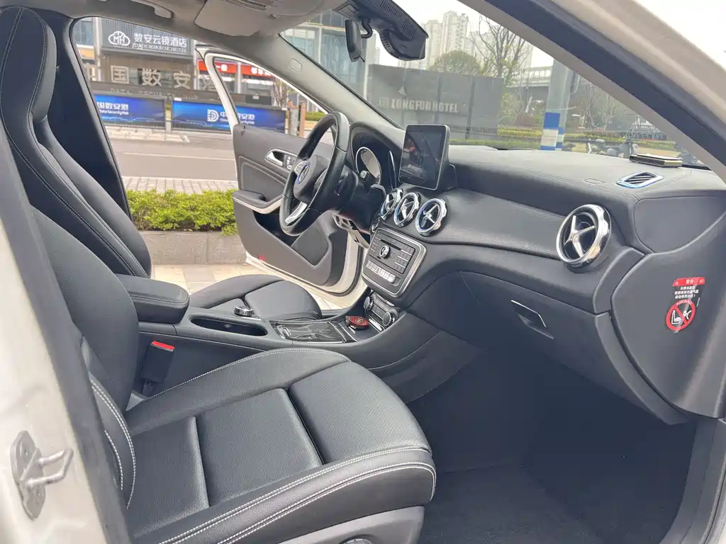 Mercedes-Benz GLA 2018 GLA 200 Fashion Model купить на сайте DeffCars