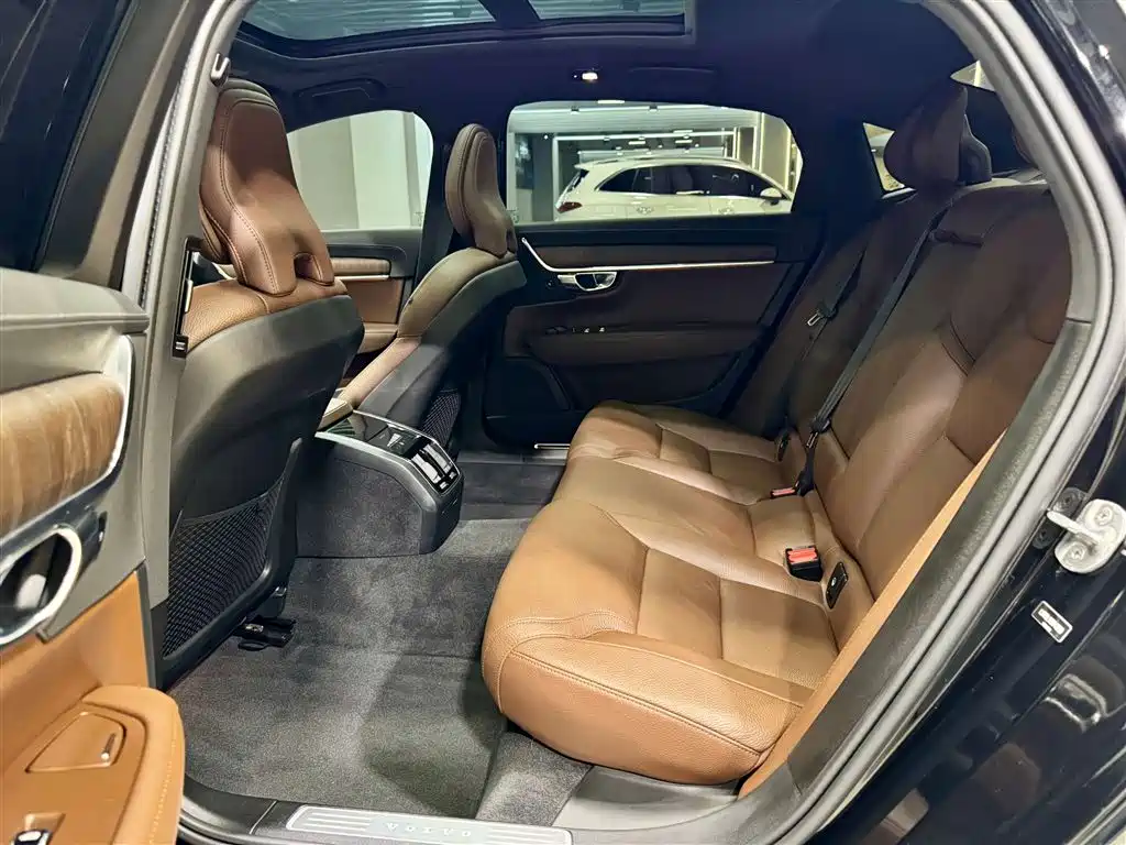 Volvo S90 2024 B5 Zhiyuan Luxury Edition купить на сайте DeffCars