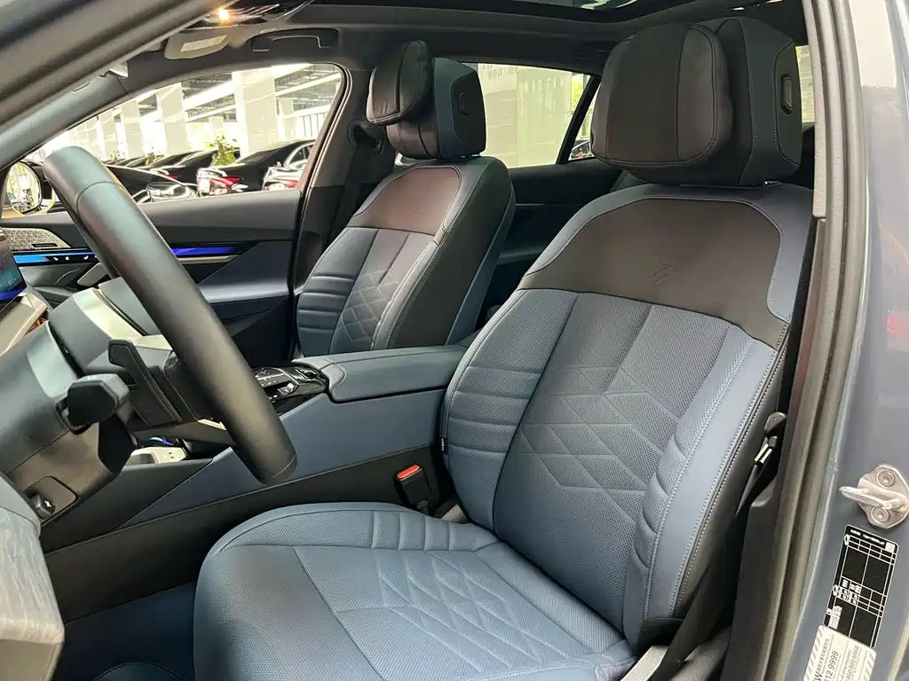 BMW 5 Series 2024 530Li Exclusive M Sports Package купить на сайте DeffCars