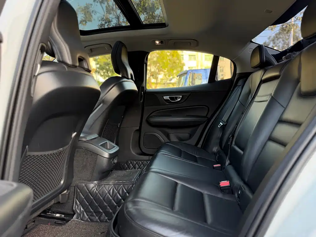 Volvo S60 2020 T4 Zhiyi Luxury Edition купить на сайте DeffCars