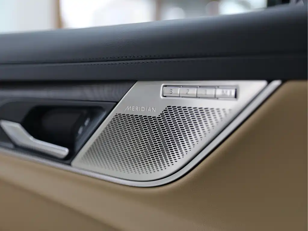 Jaguar XFL 2024 2.0T P250 two-wheel drive exclusive luxury version купить на сайте DeffCars