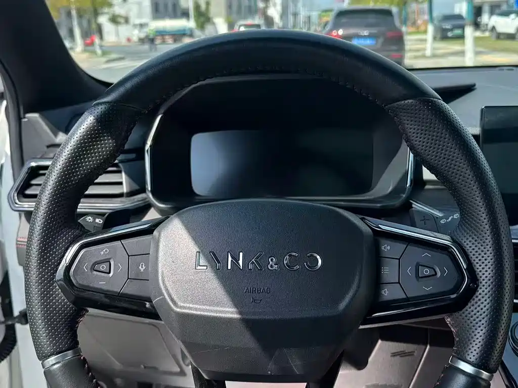 Lynk & Co 06 2020 1.5T Plus купить на сайте DeffCars