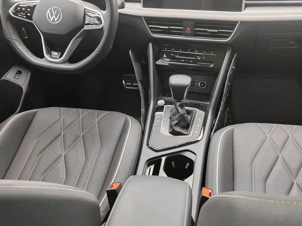 Tiguan L 2022 330TSI automatic two-wheel drive smart version купить на сайте DeffCars