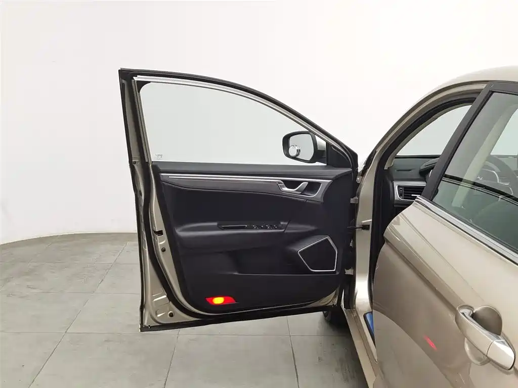 Emgrand GL 2018 1.8L manual elite smart connected model купить на сайте DeffCars