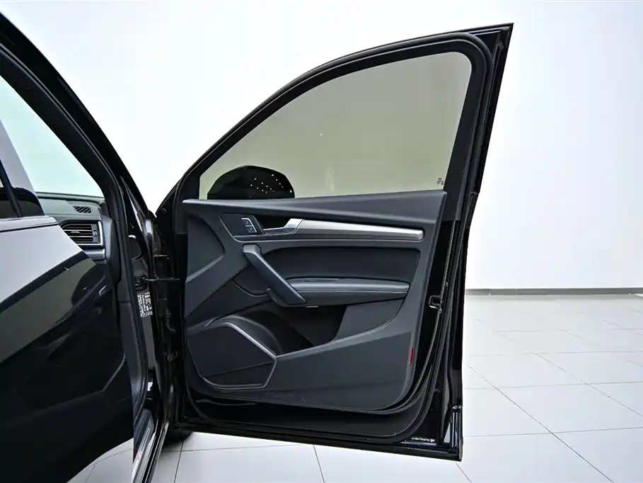 Audi Q5L 2023 40T luxury and dynamic model купить на сайте DeffCars