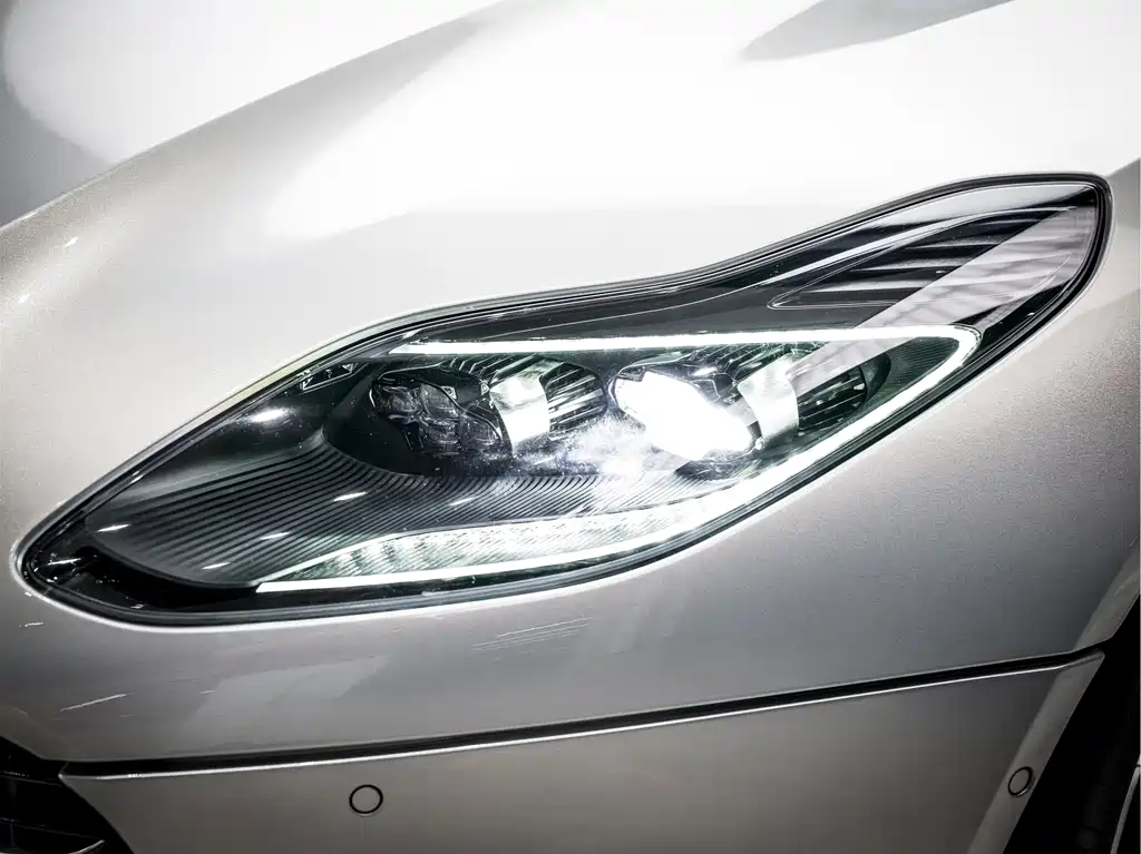 Aston Martin DB11 2019 4.0T V8 Coupe купить на сайте DeffCars