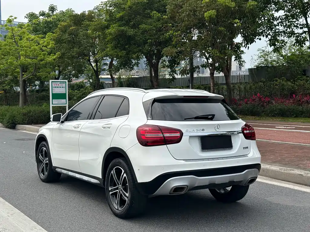 Mercedes-Benz GLA 2018 GLA 200 Fashion Model купить на сайте DeffCars