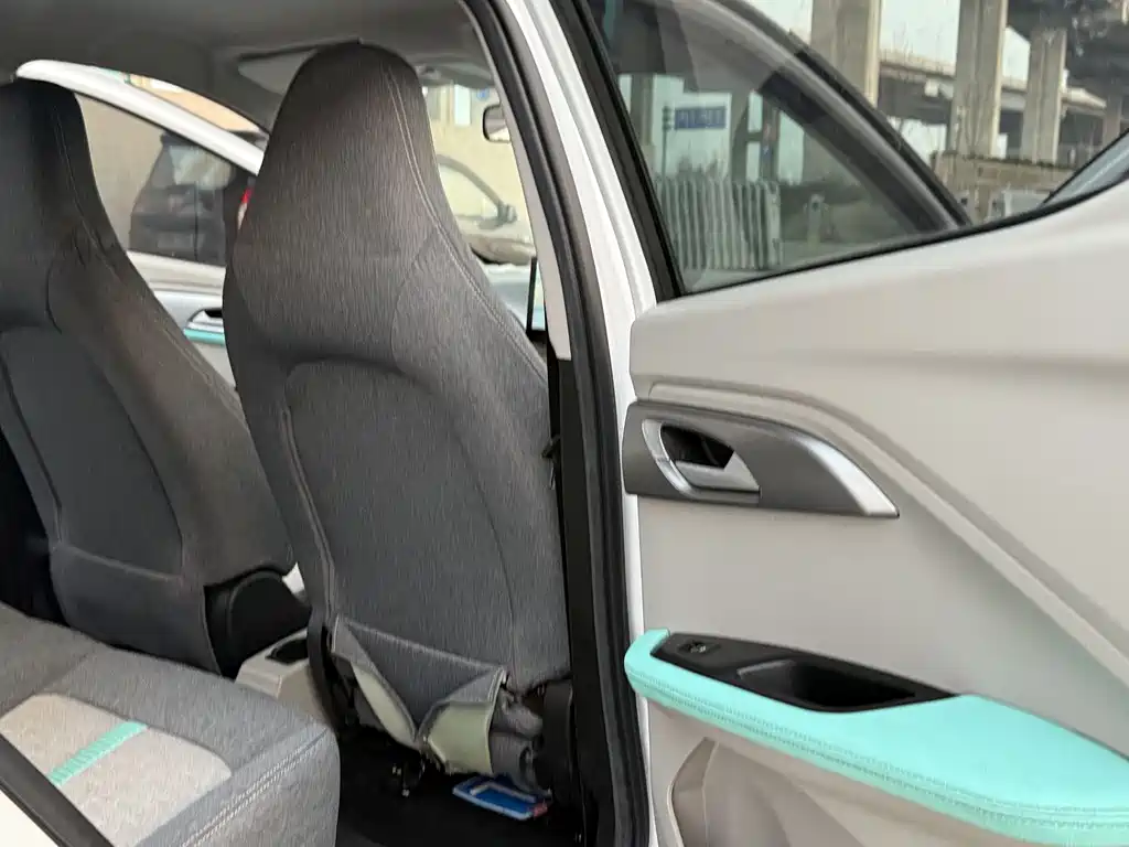 Yizhi EV3 2023 Youth Edition 320KM Luxury Model купить на сайте DeffCars