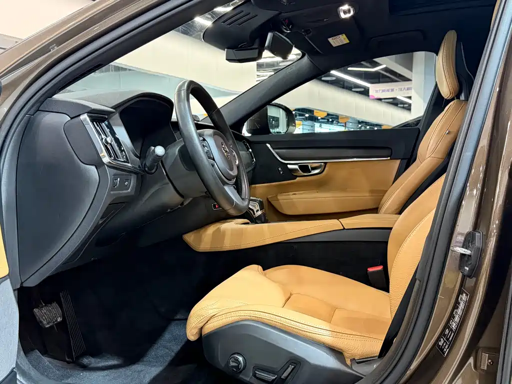 Volvo V90 2017 Cross Country T5 AWD Zhiyuan Edition купить на сайте DeffCars