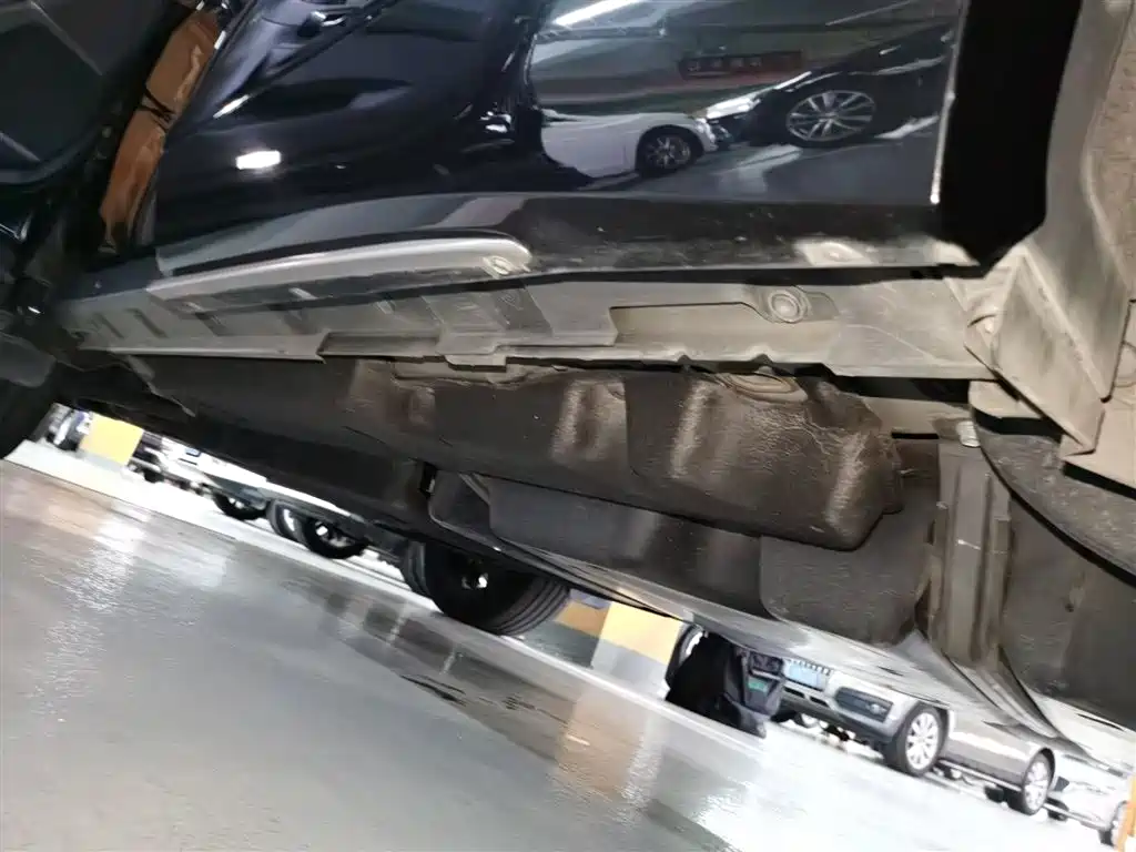 Crown Lufang 2021 2.5L HEV four-wheel drive premium version купить на сайте DeffCars