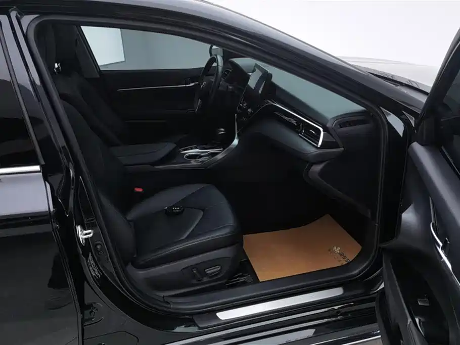 Camry 2023 2.5G Deluxe Edition купить на сайте DeffCars