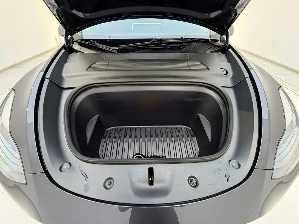 Model Y 2024 rear-wheel drive version купить на сайте DeffCars