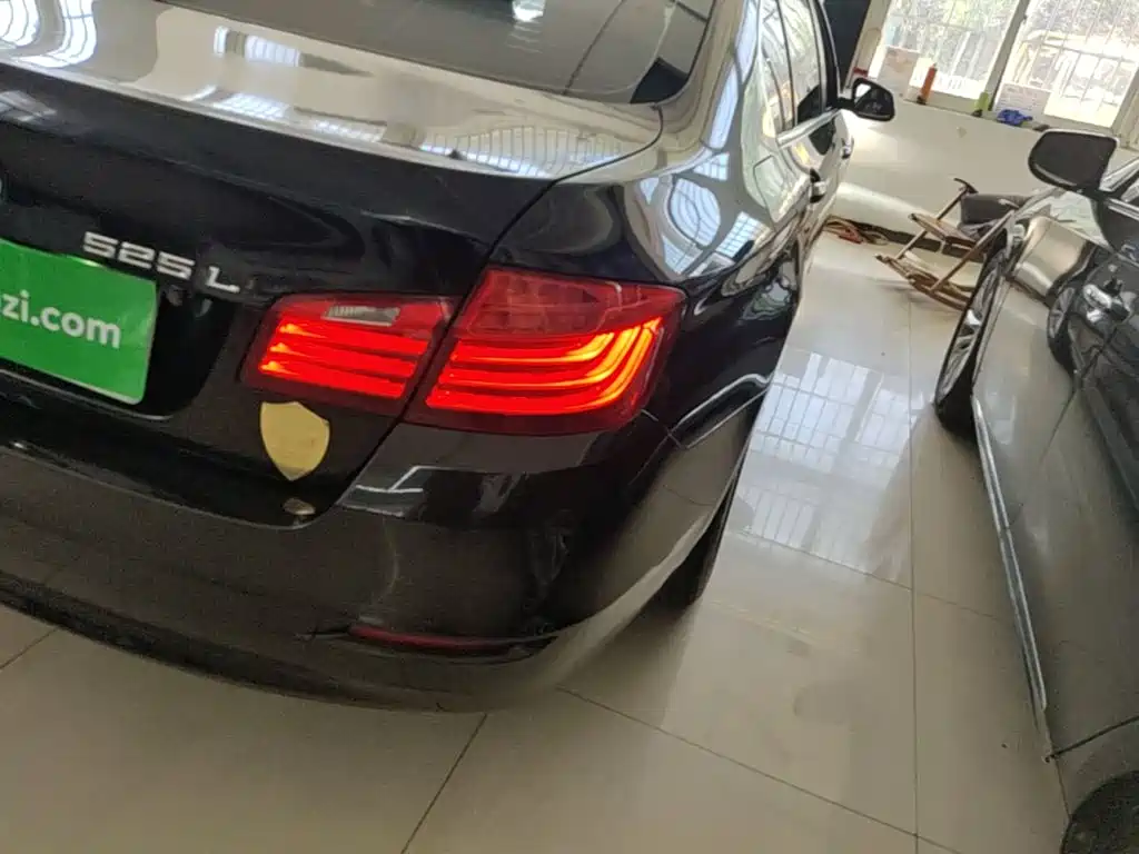 BMW 5 Series 2014 520Li Classic купить на сайте DeffCars