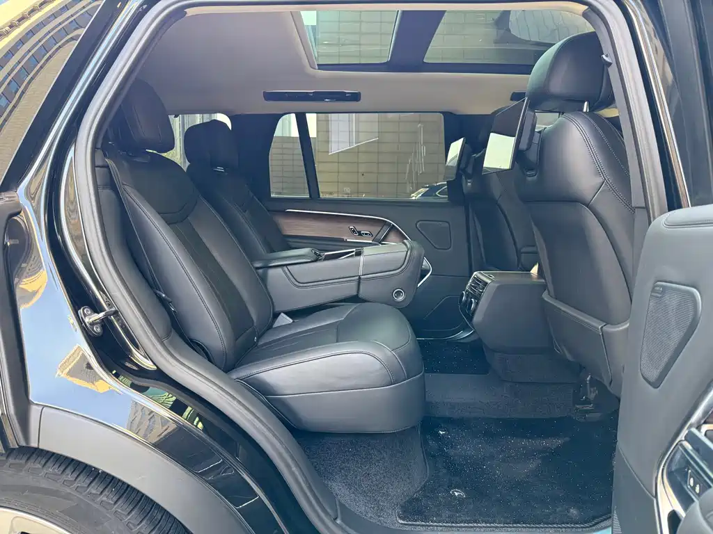 Range Rover 2024 3.0 L6 400PS Genesis Extended Edition купить на сайте DeffCars