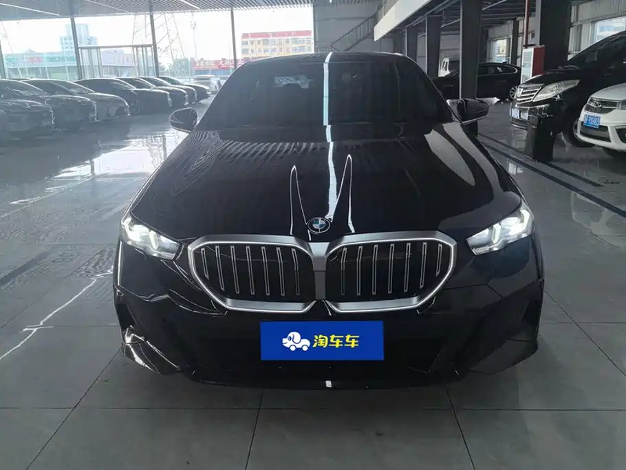 BMW 5 Series 2025 530Li Leading M Sports Package купить на сайте DeffCars