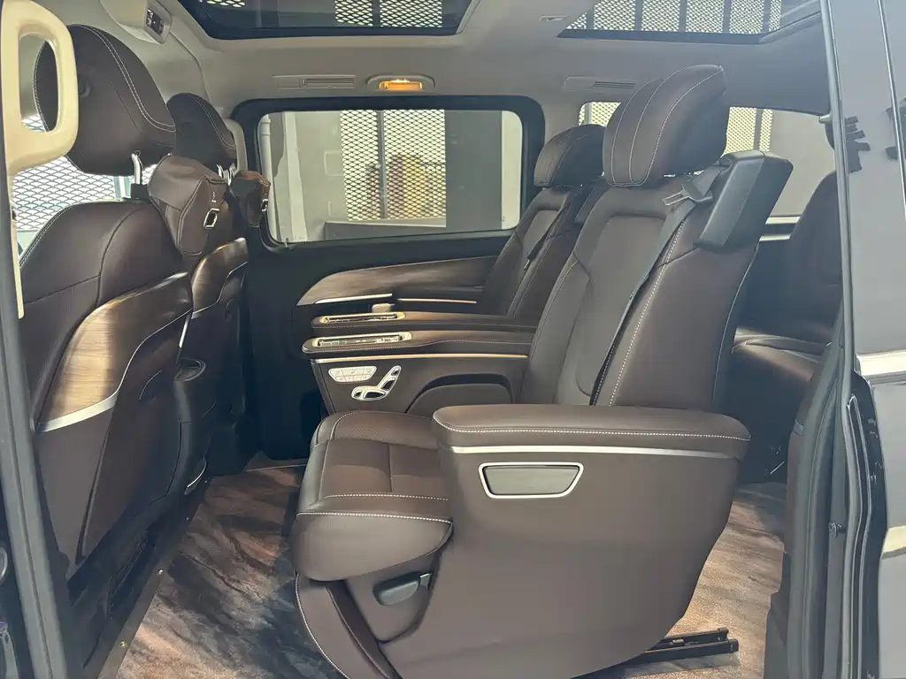Mercedes-Benz V-Class 2022 V 260 L Long Wheelbase Premium Edition купить на сайте DeffCars