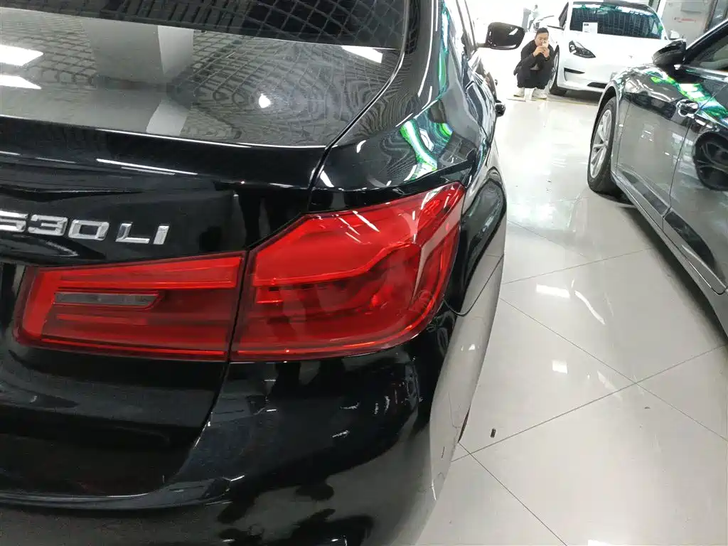 BMW 5 Series 2020 530Li Leading M Sports Package купить на сайте DeffCars