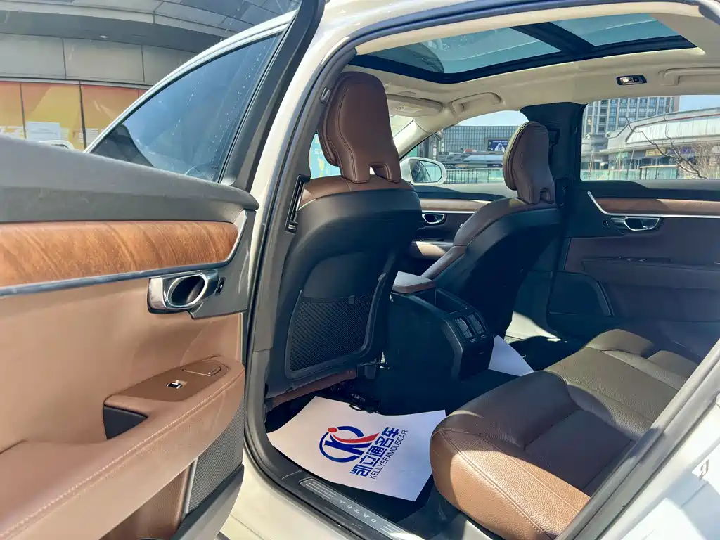Volvo S90 2020 T5 Zhiyi Luxury Edition купить на сайте DeffCars