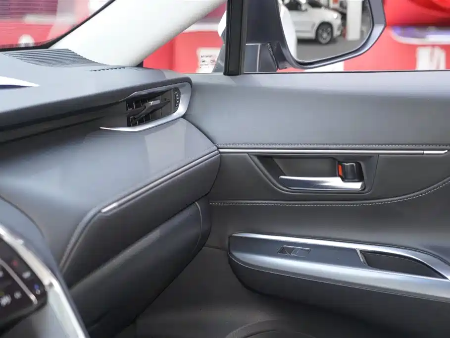 Vesa 2023 2.0L CVT two-wheel drive luxury version купить на сайте DeffCars