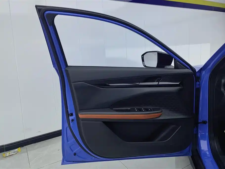 Changan UNI-V 2022 1.5T premium model купить на сайте DeffCars