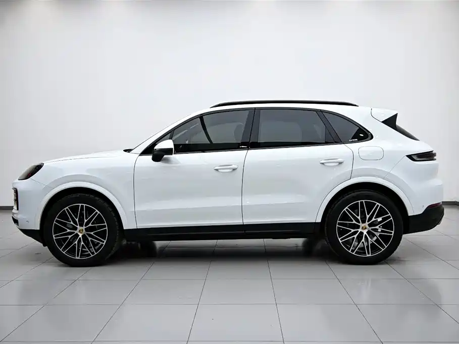 Cayenne New Energy 2024 Cayenne E-Hybrid 2.0T купить на сайте DeffCars