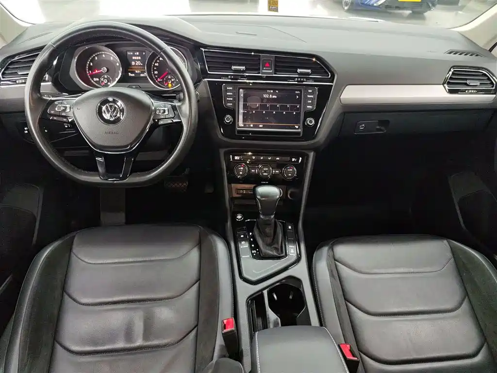 Tiguan L 2017 330TSI automatic two-wheel drive comfort version купить на сайте DeffCars