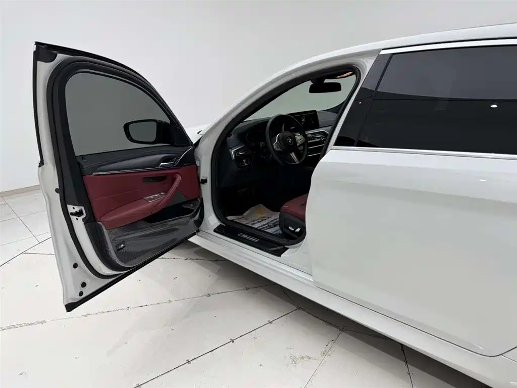 BMW 5 Series 2022 facelift 2 530Li leading M sports package купить на сайте DeffCars