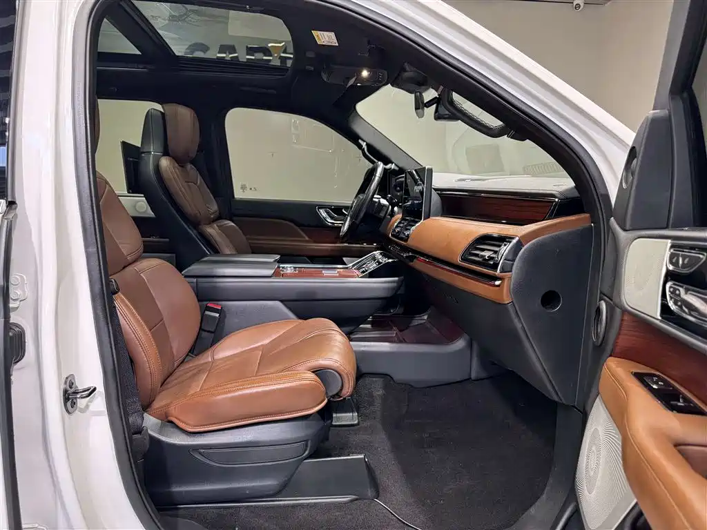 Navigator 2022 3.5T Honor Edition купить на сайте DeffCars