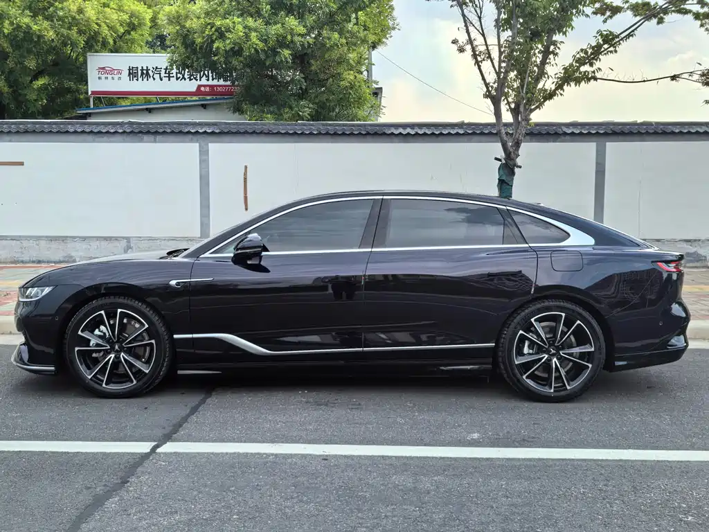 Lantu Chasing Light 2024 PHEV four-wheel drive ultra-long battery life flagship version купить на сайте DeffCars