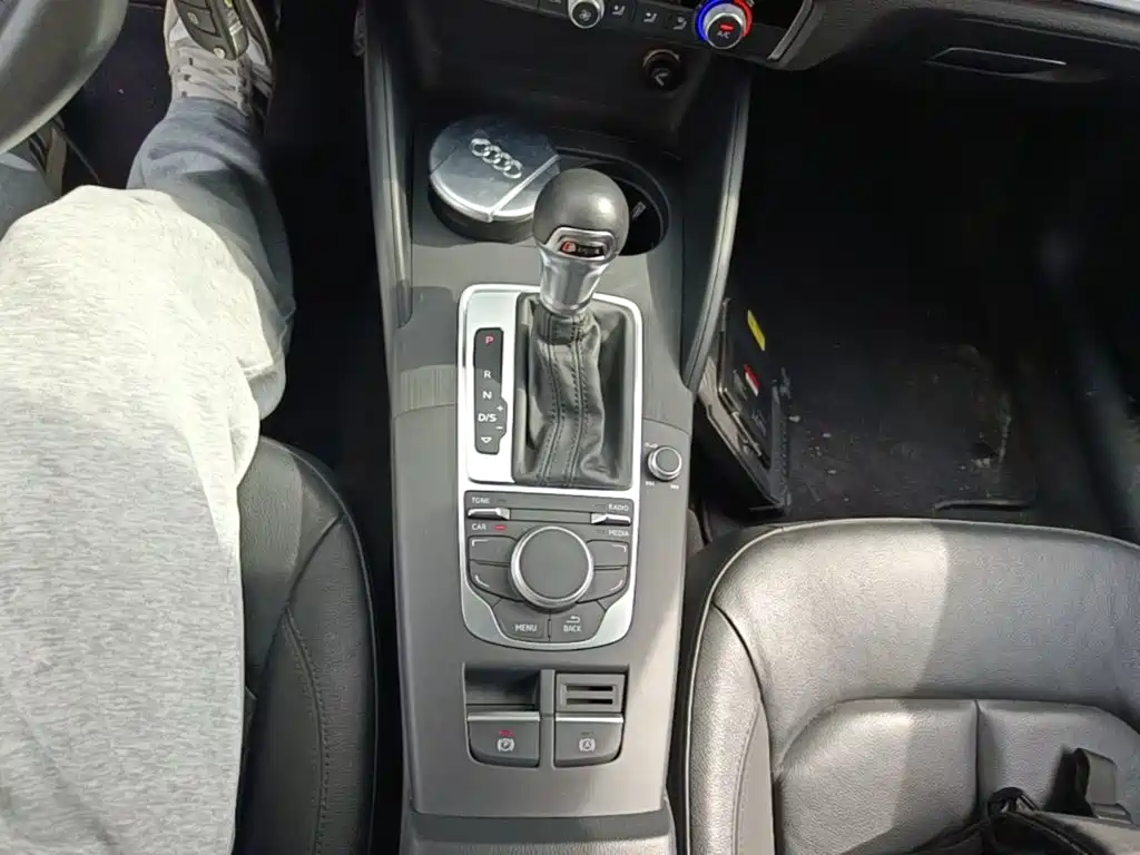 Audi A3 2015 Sportback 35 TFSI Millionaire Commemorative Comfort Model купить на сайте DeffCars