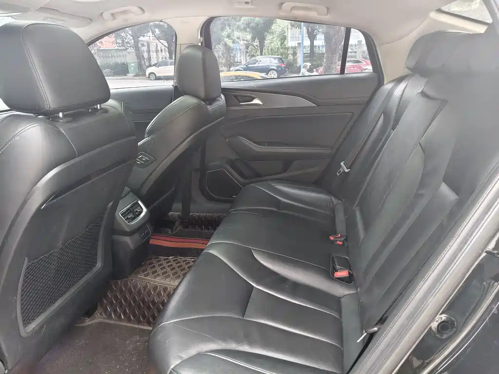 Hongqi H5 2022 Classic 1.8T Automatic Intelligent Connected Flag Rhyme Edition купить на сайте DeffCars