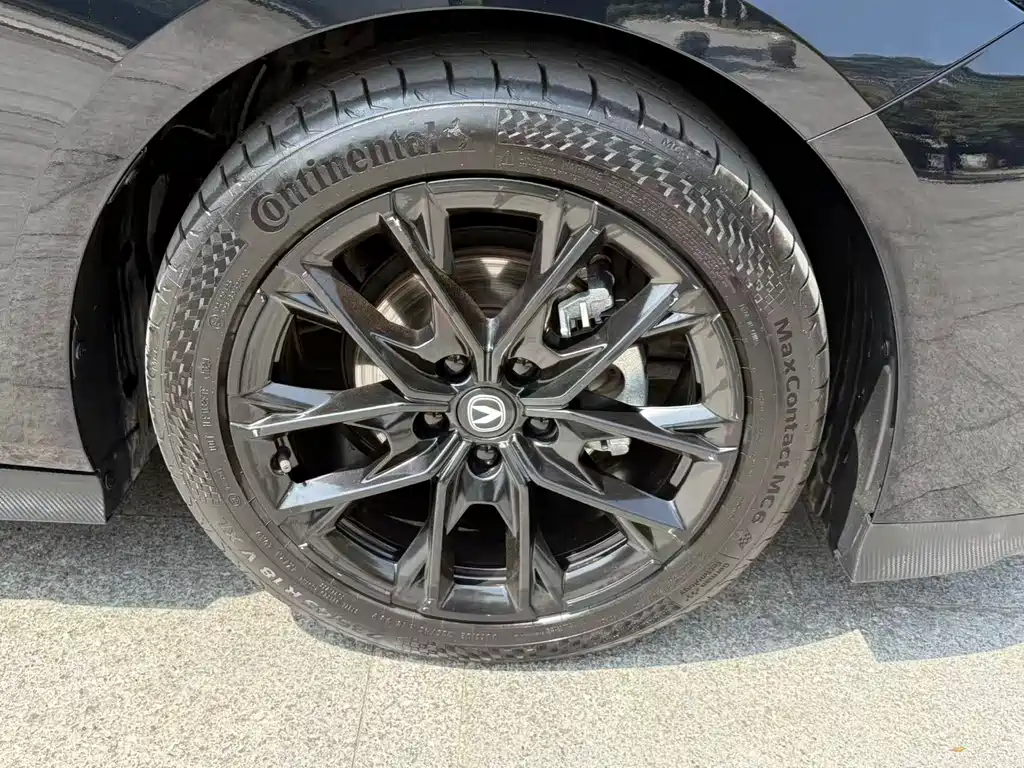 Changan UNI-V 2024 1.5T premium model купить на сайте DeffCars