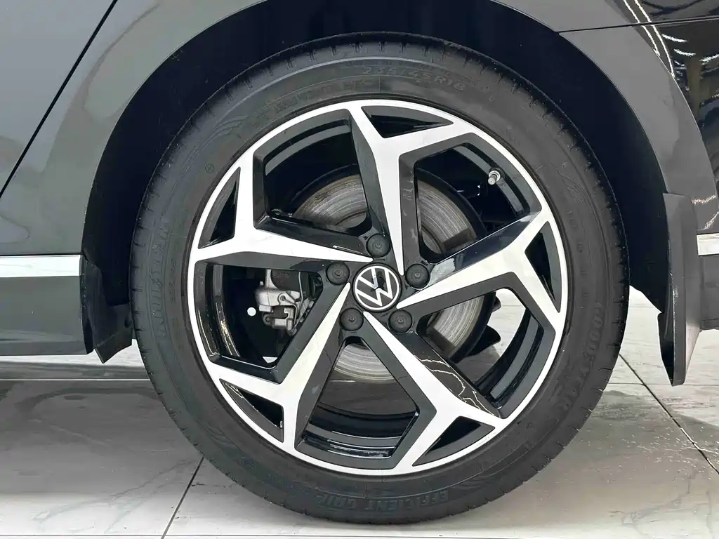 Magotan 2025 model facelift public model 330TSI DSG luxury model купить на сайте DeffCars