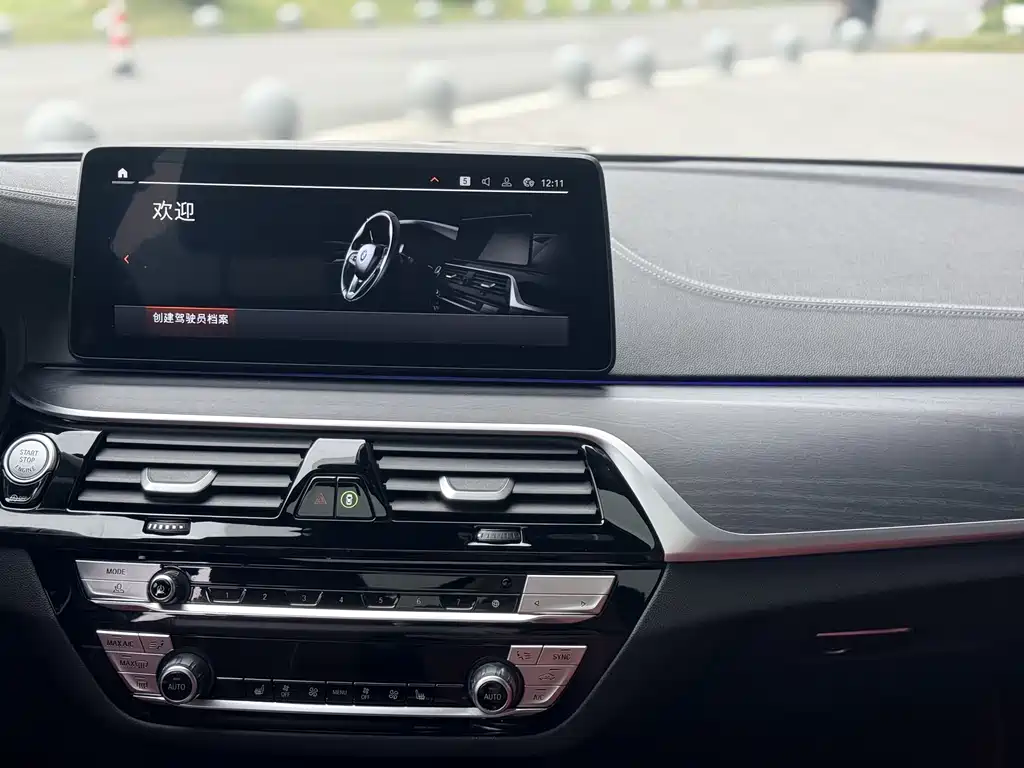 BMW 5 Series 2023 530Li Leading M Sports Package купить на сайте DeffCars