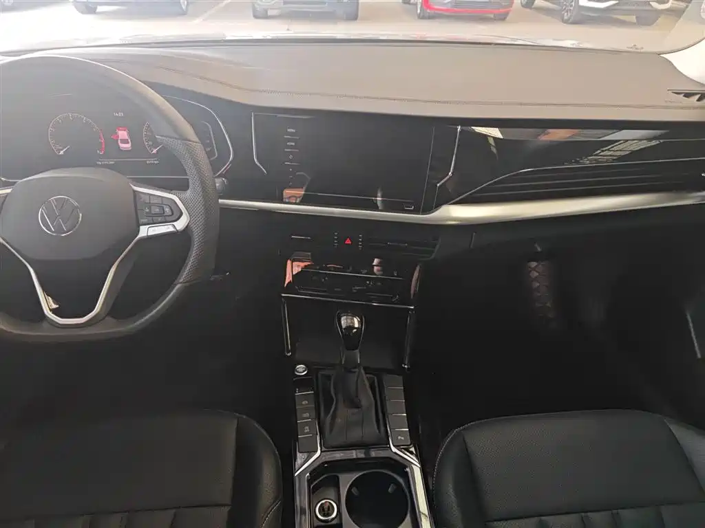Passat 2025 Outstanding Model 380TSI Dragon Edition купить на сайте DeffCars