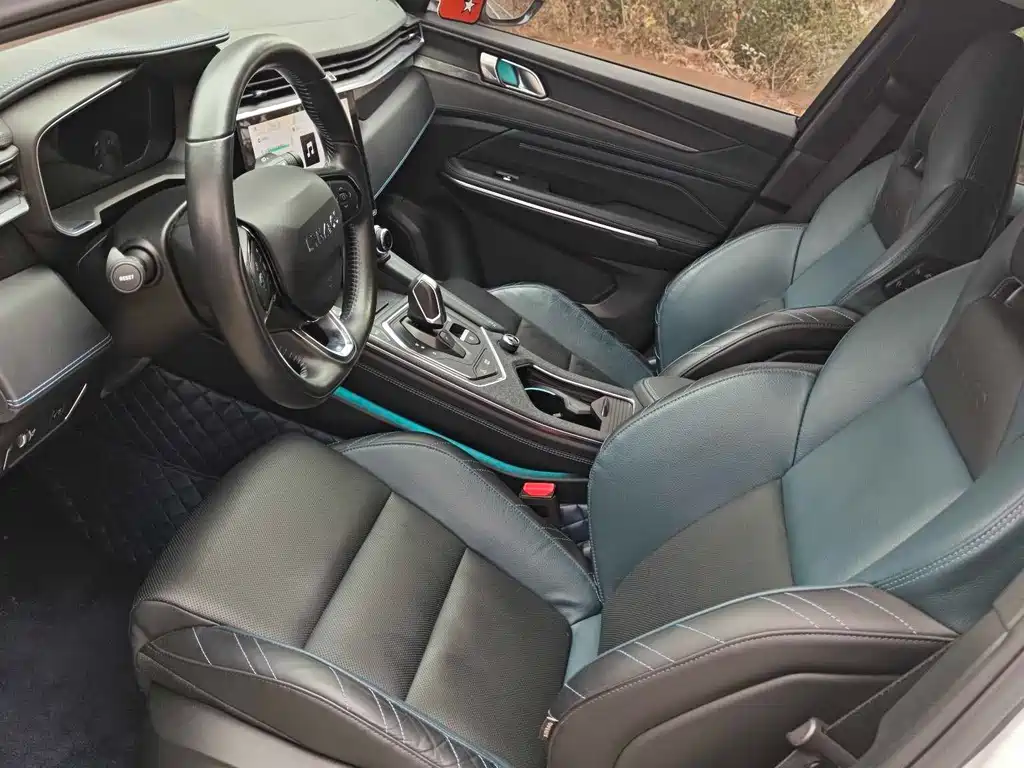 Lynk & Co 05 2022 2.0TD two-wheel drive shines Halo купить на сайте DeffCars