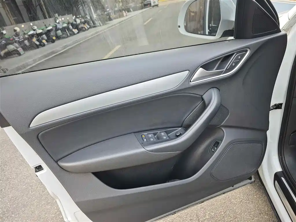 Audi Q3 2018 30th Anniversary Model 30 TFSI Fashion Model купить на сайте DeffCars