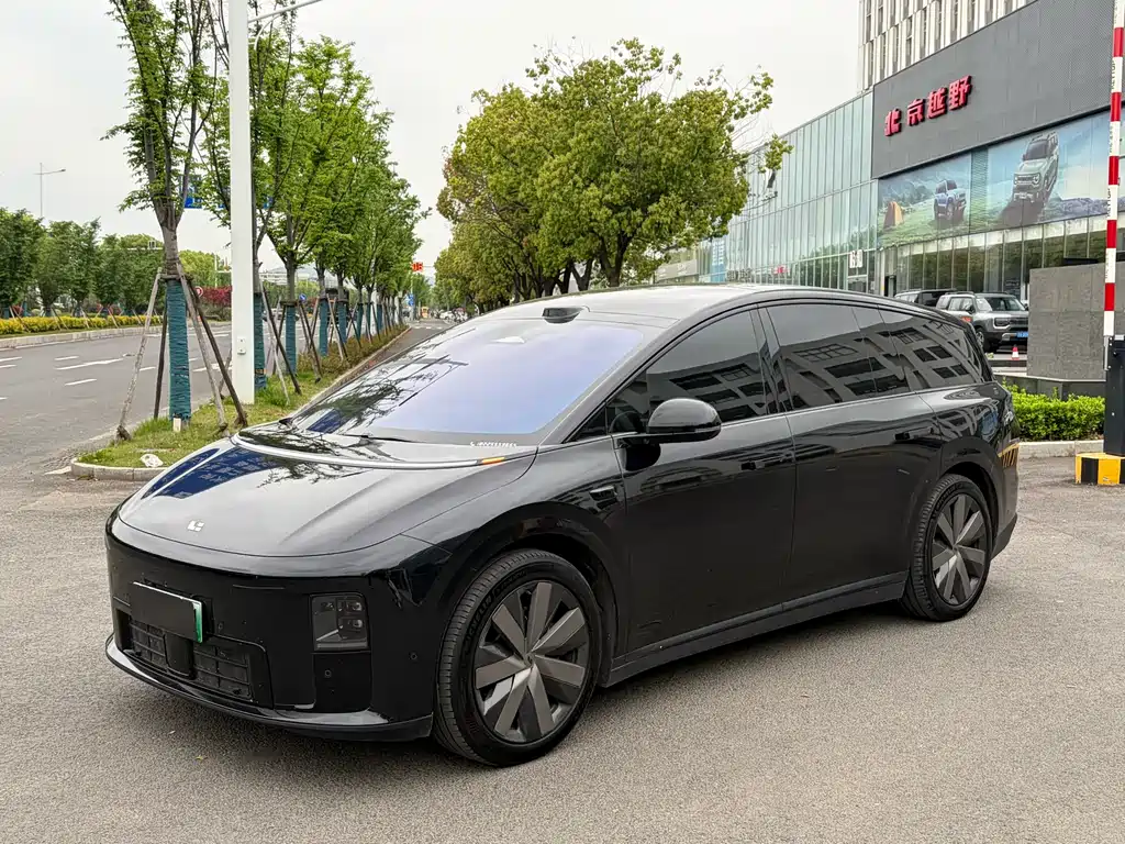 Ideal i8 2025 Standard Edition купить на сайте DeffCars